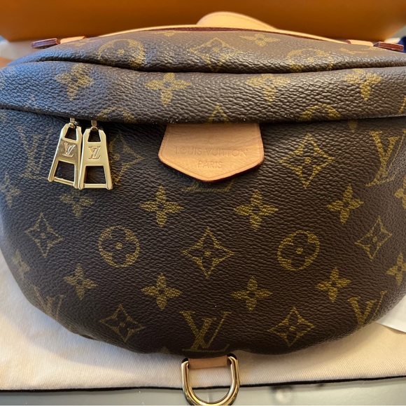 (NOT FOR SALE) Louis Vuitton Canvas Monogram Bumbag - Picture 8 of 10